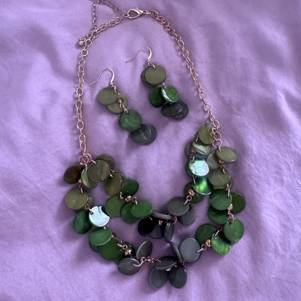 Elegant Green Shell Necklace and Earring Set